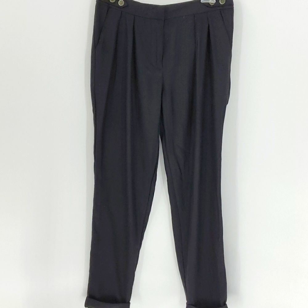 Kimchi Blue black pants, size 2. Very cute, pleats in front. With pockets. Cuffs